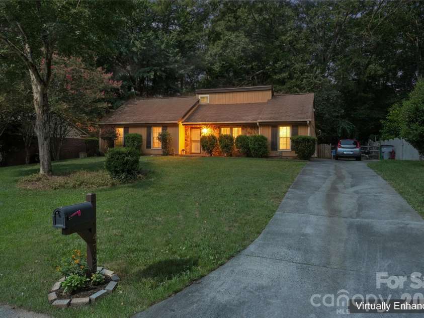 4737 Autumn Leaf Lane, Charlotte, NC 28277.  MLS# CAR4404440, YatesRealty ID 42648. 
