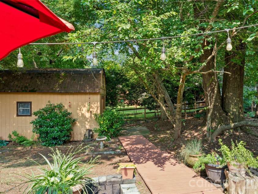 4737 Autumn Leaf Lane, Charlotte, NC 28277.  MLS# CAR4404440, YatesRealty ID 42648. 