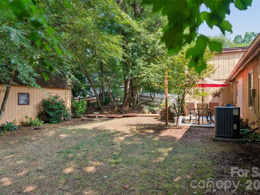 4737 Autumn Leaf Lane, Charlotte, NC 28277.  MLS# CAR4404440, YatesRealty ID 42648. 