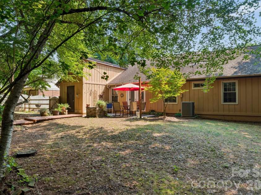 4737 Autumn Leaf Lane, Charlotte, NC 28277.  MLS# CAR4404440, YatesRealty ID 42648. 
