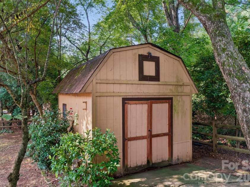 4737 Autumn Leaf Lane, Charlotte, NC 28277.  MLS# CAR4404440, YatesRealty ID 42648. 