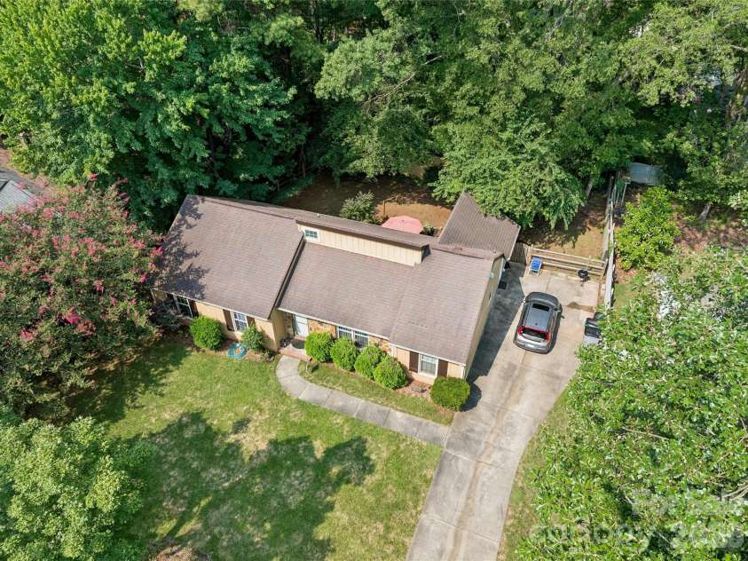 4737 Autumn Leaf Lane, Charlotte, NC 28277.  MLS# CAR4404440, YatesRealty ID 42648. 