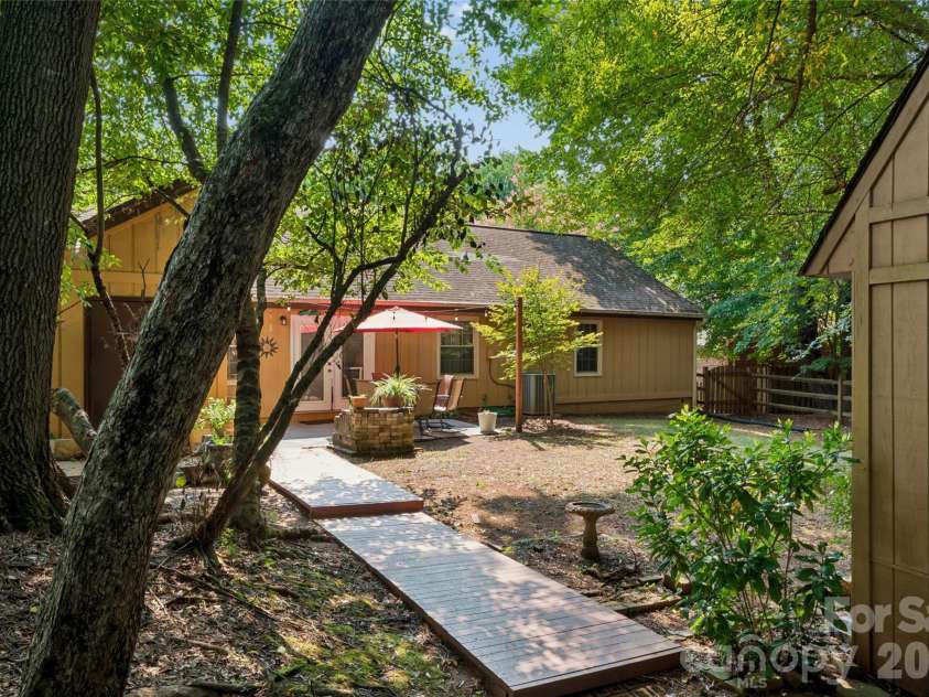 4737 Autumn Leaf Lane, Charlotte, NC 28277.  MLS# CAR4404440, YatesRealty ID 42648. 