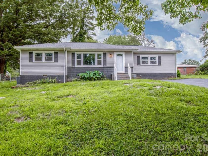 1317 Meadowbrook Circle, Salisbury, NC 28144.  MLS# CAR4401363, YatesRealty ID 42649. 