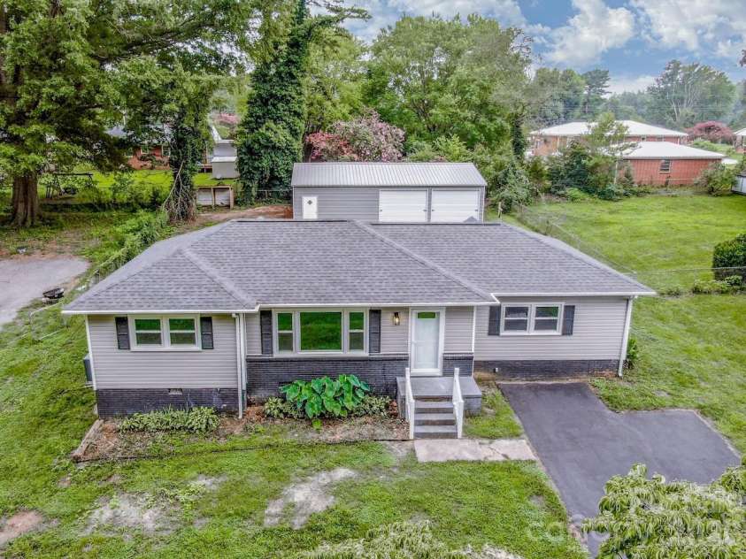 1317 Meadowbrook Circle, Salisbury, NC 28144.  MLS# CAR4401363, YatesRealty ID 42649. 