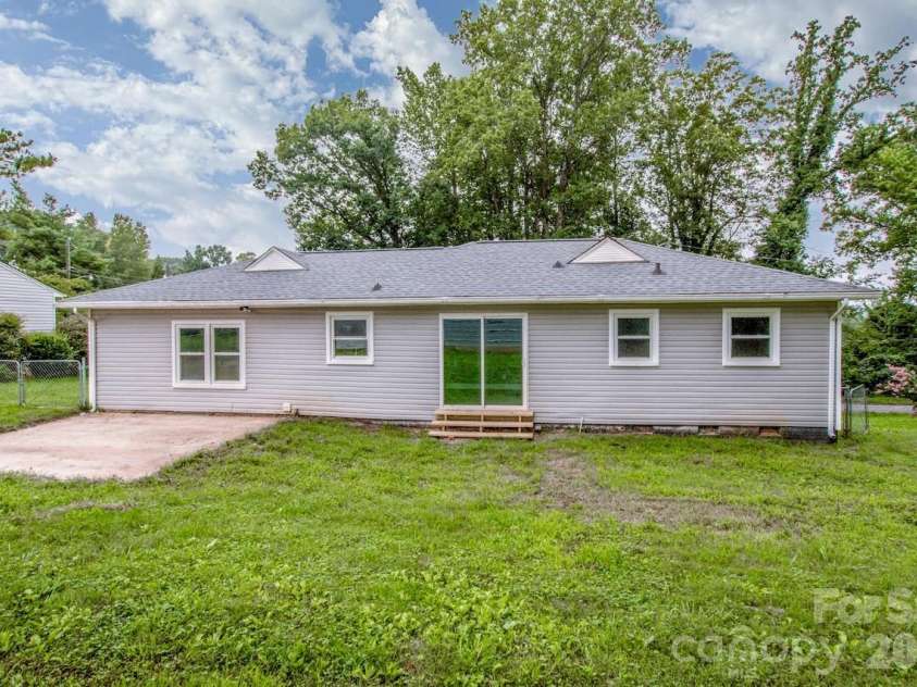 1317 Meadowbrook Circle, Salisbury, NC 28144.  MLS# CAR4401363, YatesRealty ID 42649. 