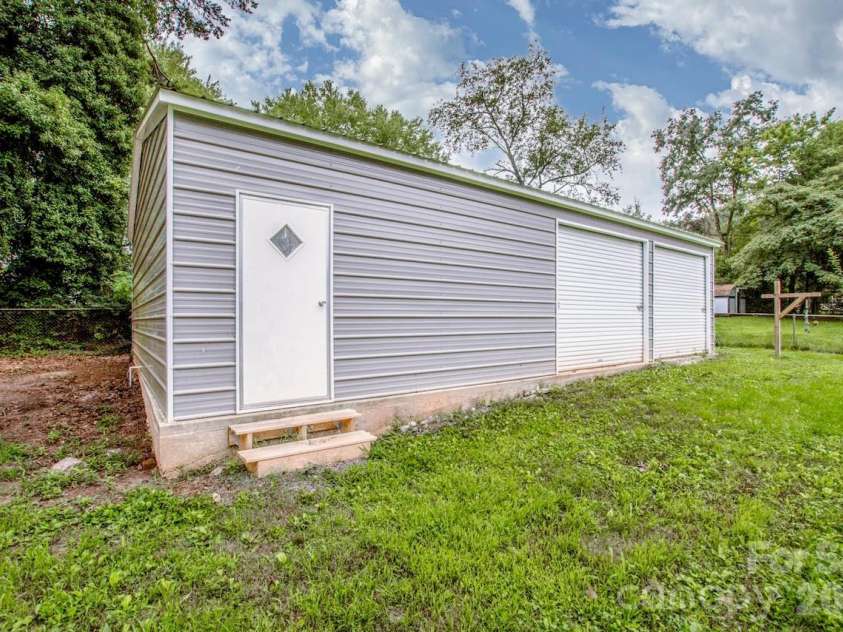 1317 Meadowbrook Circle, Salisbury, NC 28144.  MLS# CAR4401363, YatesRealty ID 42649. 