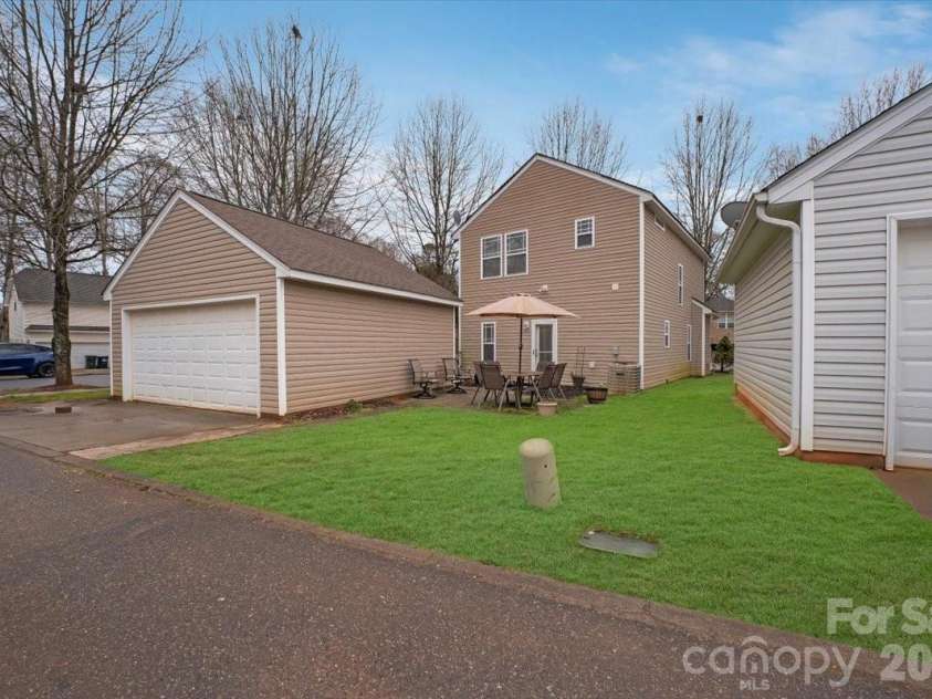13055 Windy Lea Lane, Huntersville, NC 28078.  MLS# CAR4351204, YatesRealty ID 4265. Private backyard 