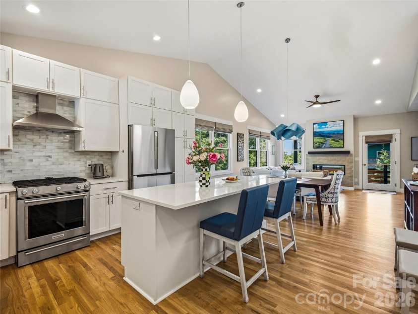 409 Kessler Place, Asheville, NC 28804.  MLS# CAR4410858, YatesRealty ID 42650. 