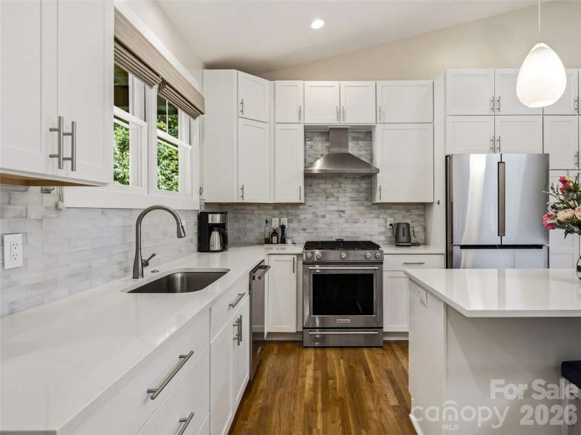 409 Kessler Place, Asheville, NC 28804.  MLS# CAR4410858, YatesRealty ID 42650. 