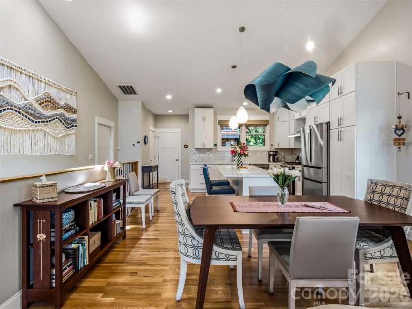 409 Kessler Place, Asheville, NC 28804.  MLS# CAR4410858, YatesRealty ID 42650. 