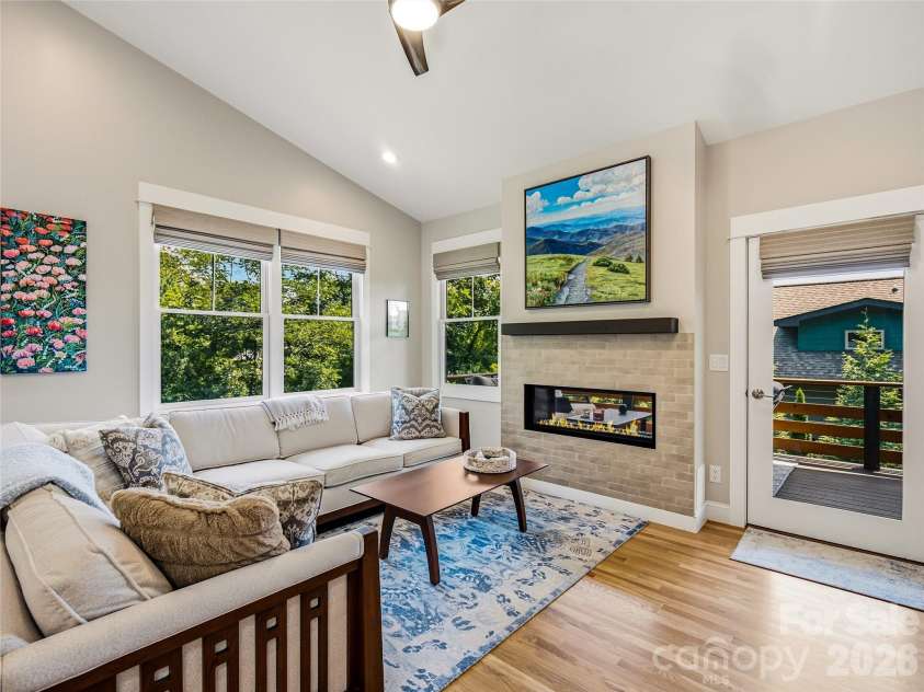 409 Kessler Place, Asheville, NC 28804.  MLS# CAR4410858, YatesRealty ID 42650. 