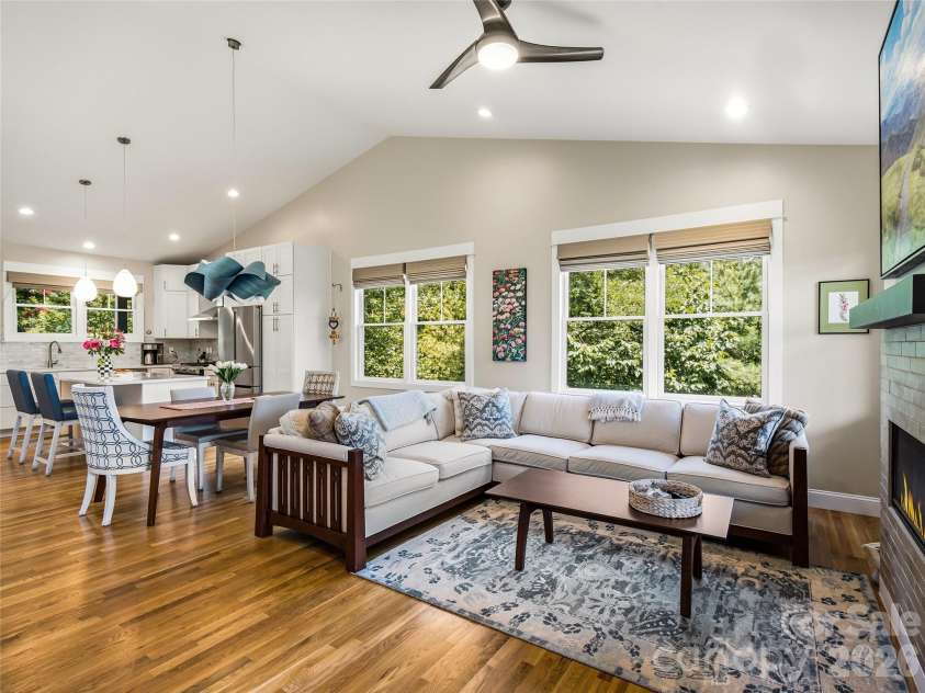 409 Kessler Place, Asheville, NC 28804.  MLS# CAR4410858, YatesRealty ID 42650. 