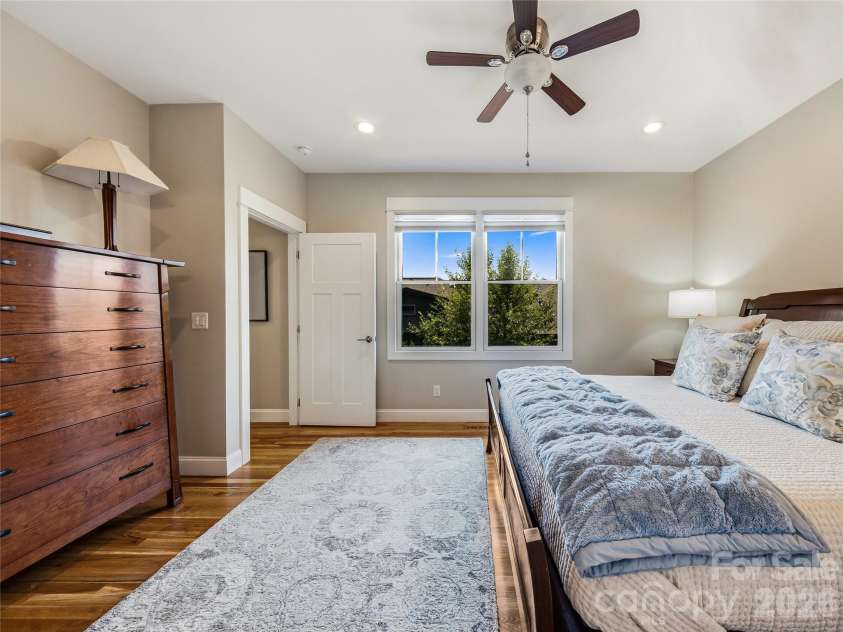 409 Kessler Place, Asheville, NC 28804.  MLS# CAR4410858, YatesRealty ID 42650. 