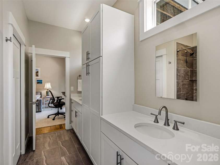 409 Kessler Place, Asheville, NC 28804.  MLS# CAR4410858, YatesRealty ID 42650. 
