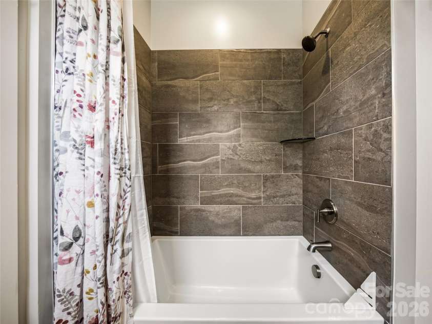 409 Kessler Place, Asheville, NC 28804.  MLS# CAR4410858, YatesRealty ID 42650. 