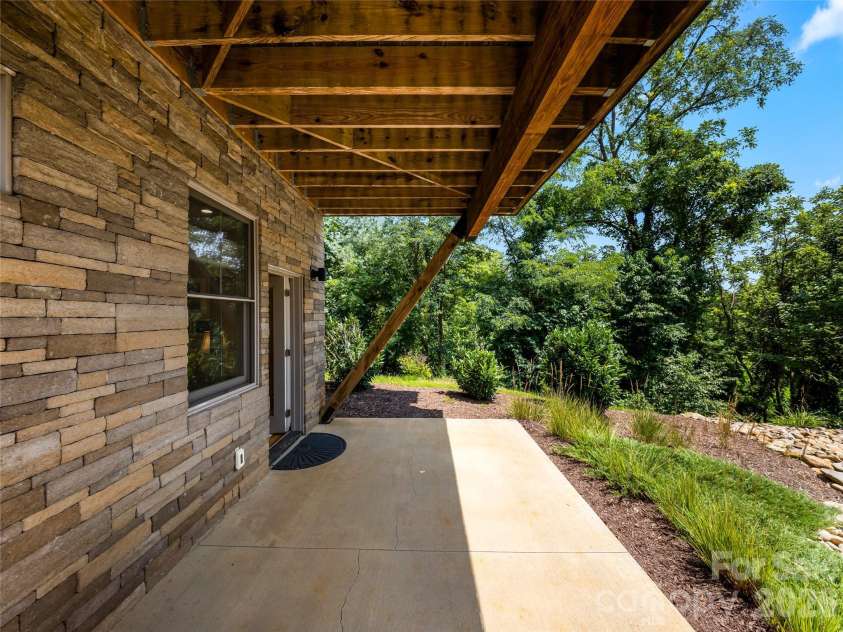 409 Kessler Place, Asheville, NC 28804.  MLS# CAR4410858, YatesRealty ID 42650. 