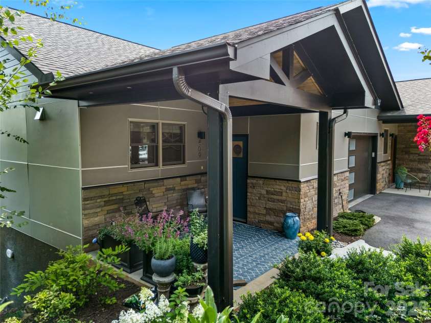 409 Kessler Place, Asheville, NC 28804.  MLS# CAR4410858, YatesRealty ID 42650. Front Patio