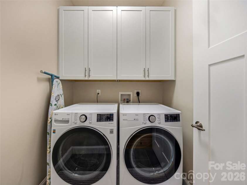 409 Kessler Place, Asheville, NC 28804.  MLS# CAR4410858, YatesRealty ID 42650. Laundry room
