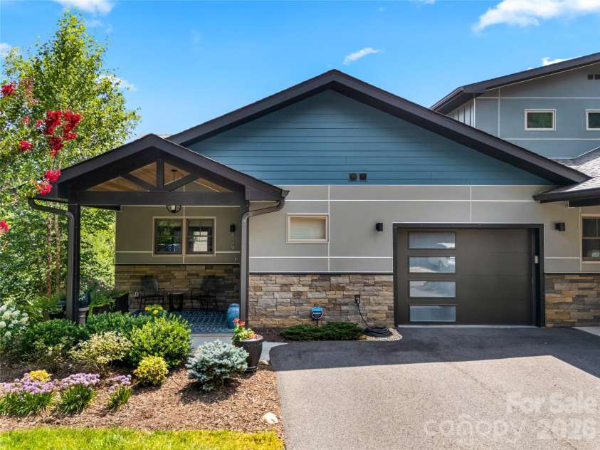 409 Kessler Place, Asheville, NC 28804.  MLS# CAR4410858, YatesRealty ID 42650. One car garage