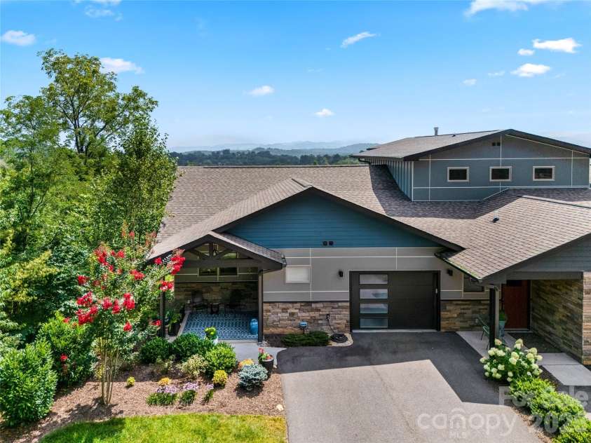 409 Kessler Place, Asheville, NC 28804.  MLS# CAR4410858, YatesRealty ID 42650. Welcome Home.