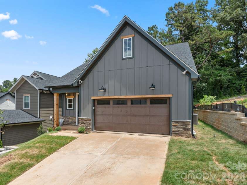 116 Chapel Crossing Lane, Weaverville, NC 28787.  MLS# CAR4341737, YatesRealty ID 42653. 