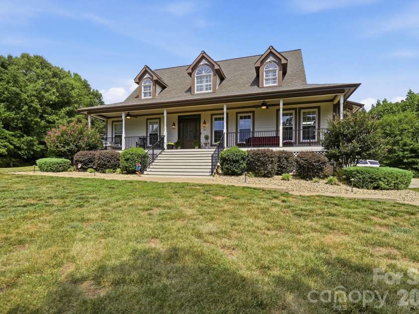 211 Winthrow Creek Road, Mooresville, NC 28115.  MLS# CAR4401607, YatesRealty ID 42656. 