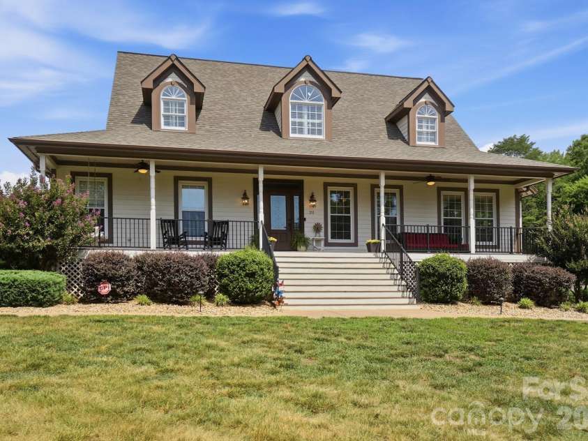 211 Winthrow Creek Road, Mooresville, NC 28115.  MLS# CAR4401607, YatesRealty ID 42656. 