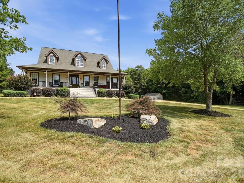 211 Winthrow Creek Road, Mooresville, NC 28115.  MLS# CAR4401607, YatesRealty ID 42656. 
