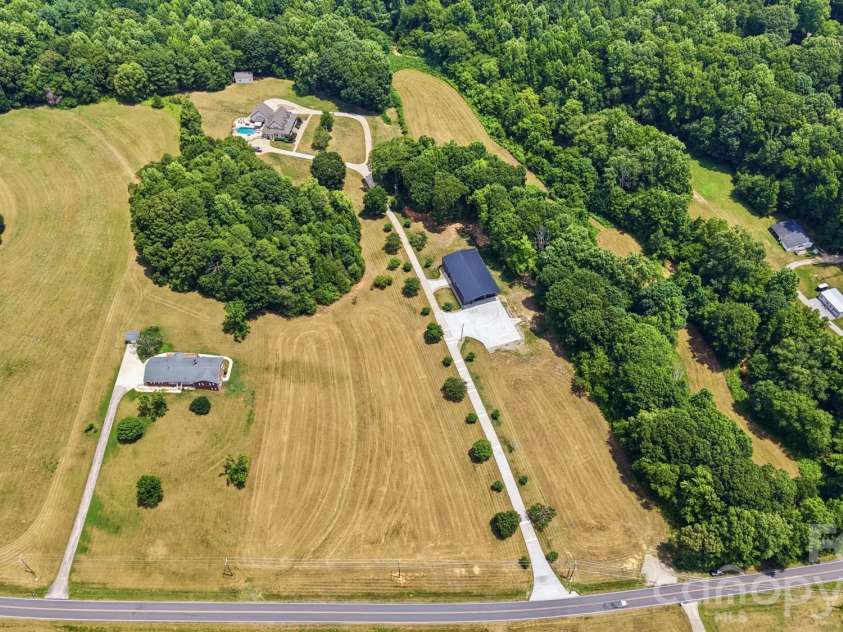 211 Winthrow Creek Road, Mooresville, NC 28115.  MLS# CAR4401607, YatesRealty ID 42656. 