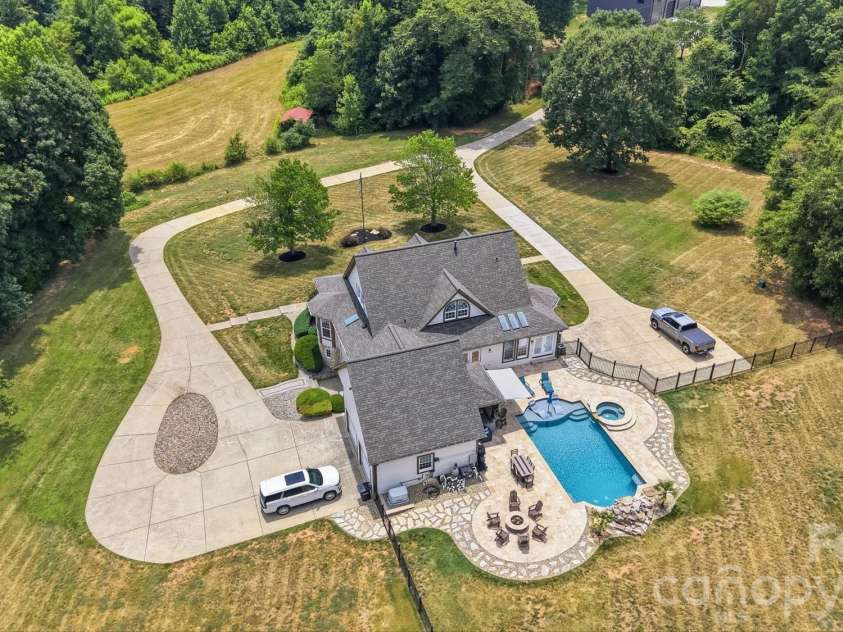 211 Winthrow Creek Road, Mooresville, NC 28115.  MLS# CAR4401607, YatesRealty ID 42656. 