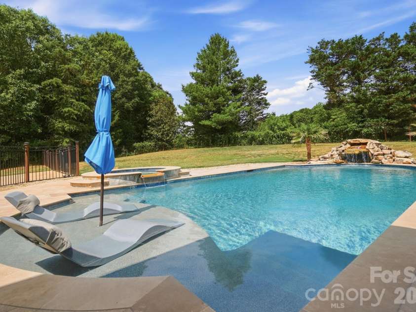211 Winthrow Creek Road, Mooresville, NC 28115.  MLS# CAR4401607, YatesRealty ID 42656. 