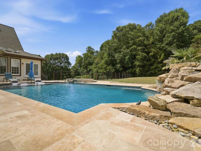211 Winthrow Creek Road, Mooresville, NC 28115.  MLS# CAR4401607, YatesRealty ID 42656. 