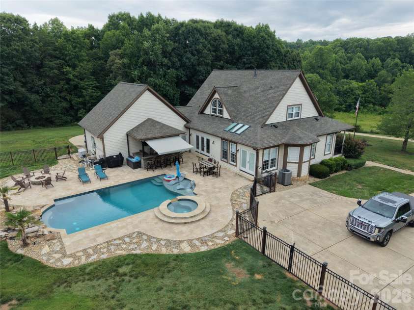 211 Winthrow Creek Road, Mooresville, NC 28115.  MLS# CAR4401607, YatesRealty ID 42656. 