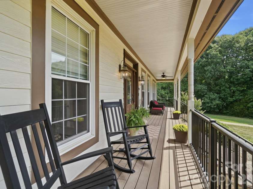 211 Winthrow Creek Road, Mooresville, NC 28115.  MLS# CAR4401607, YatesRealty ID 42656. 