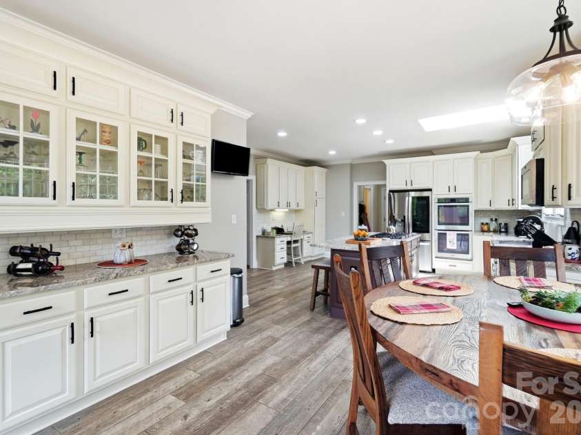 211 Winthrow Creek Road, Mooresville, NC 28115.  MLS# CAR4401607, YatesRealty ID 42656. 