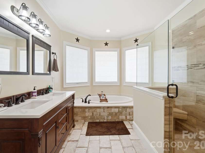 211 Winthrow Creek Road, Mooresville, NC 28115.  MLS# CAR4401607, YatesRealty ID 42656. 