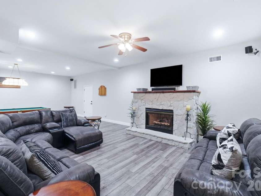 211 Winthrow Creek Road, Mooresville, NC 28115.  MLS# CAR4401607, YatesRealty ID 42656. 