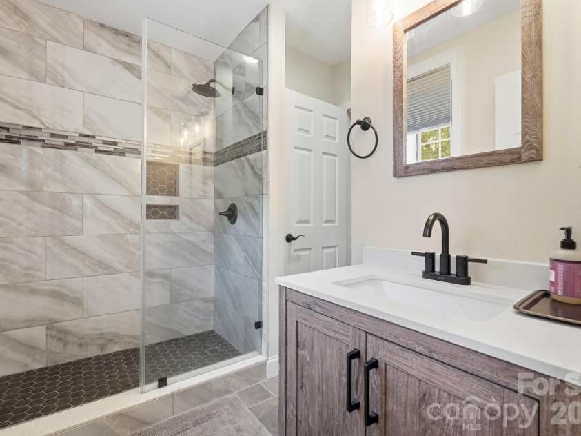 211 Winthrow Creek Road, Mooresville, NC 28115.  MLS# CAR4401607, YatesRealty ID 42656. 