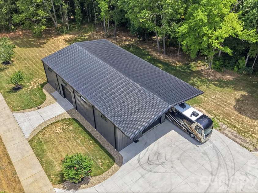 211 Winthrow Creek Road, Mooresville, NC 28115.  MLS# CAR4401607, YatesRealty ID 42656. 