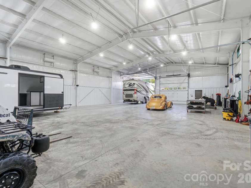 211 Winthrow Creek Road, Mooresville, NC 28115.  MLS# CAR4401607, YatesRealty ID 42656. 