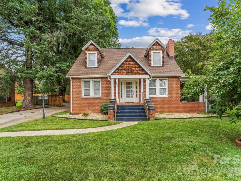 105 Anderson Street, Morganton, NC 28655.  MLS# CAR4407204, YatesRealty ID 42659. 