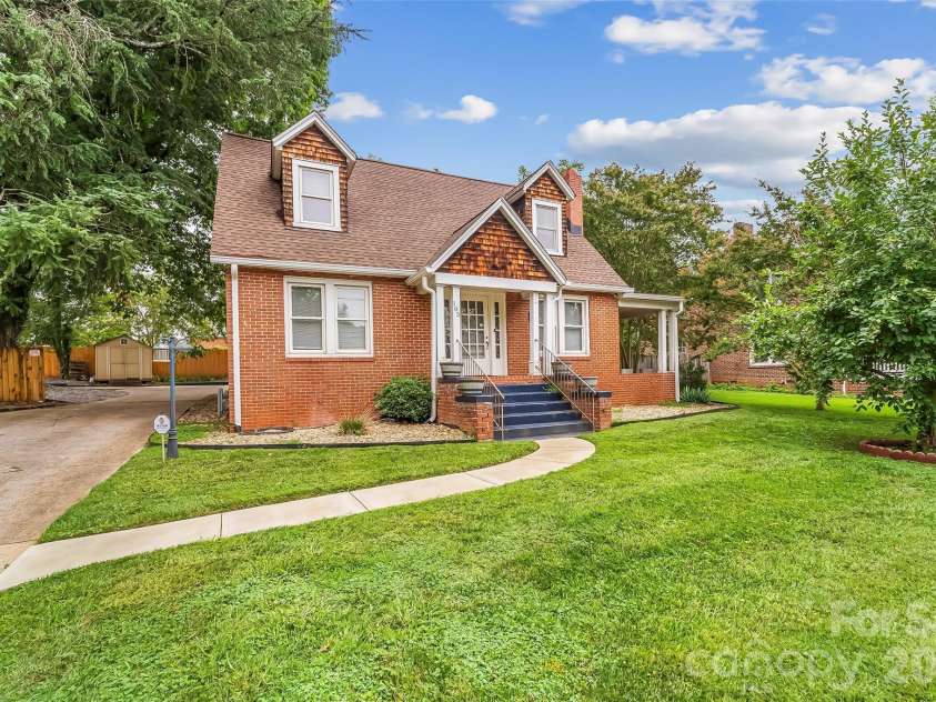 105 Anderson Street, Morganton, NC 28655.  MLS# CAR4407204, YatesRealty ID 42659. 