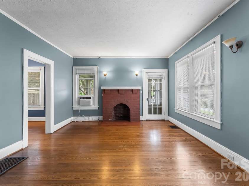 105 Anderson Street, Morganton, NC 28655.  MLS# CAR4407204, YatesRealty ID 42659. 