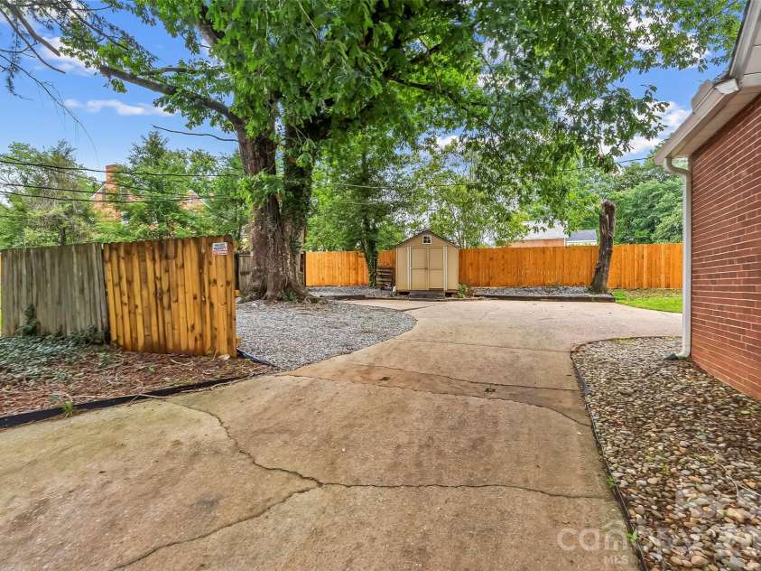 105 Anderson Street, Morganton, NC 28655.  MLS# CAR4407204, YatesRealty ID 42659. 