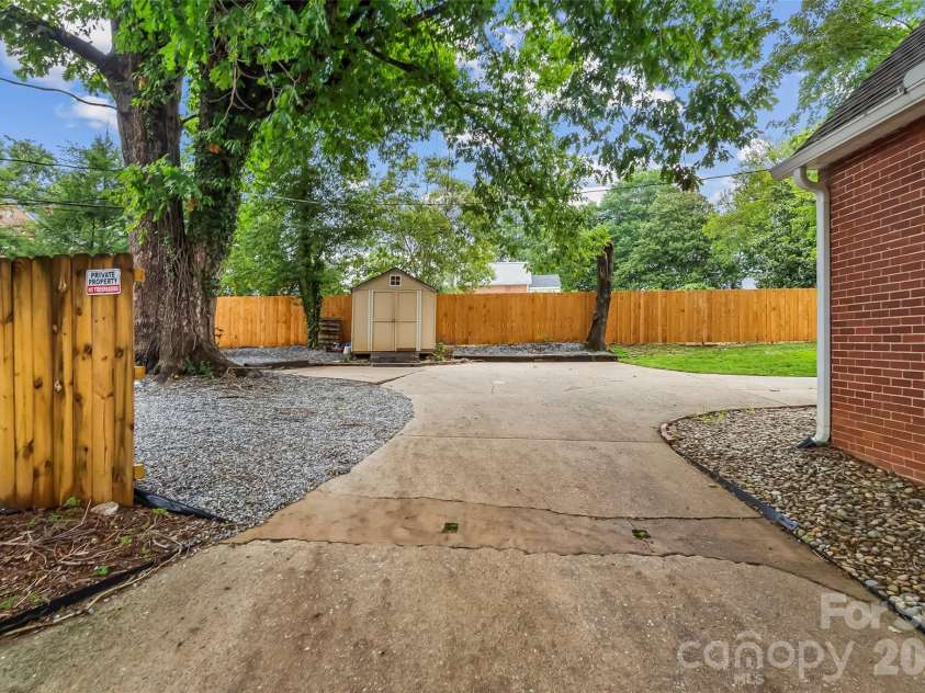 105 Anderson Street, Morganton, NC 28655.  MLS# CAR4407204, YatesRealty ID 42659. 
