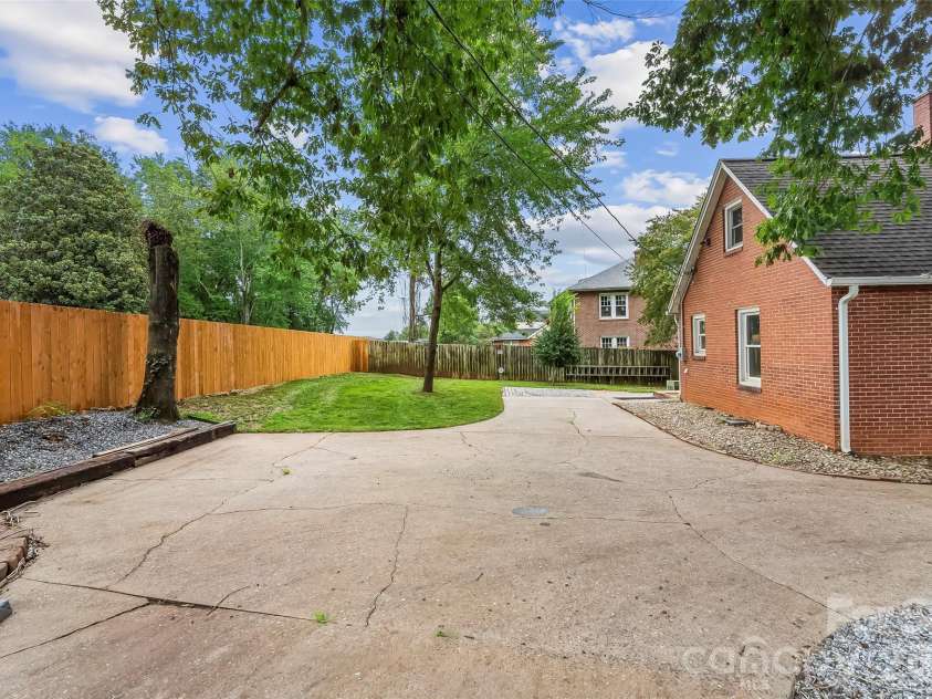 105 Anderson Street, Morganton, NC 28655.  MLS# CAR4407204, YatesRealty ID 42659. 