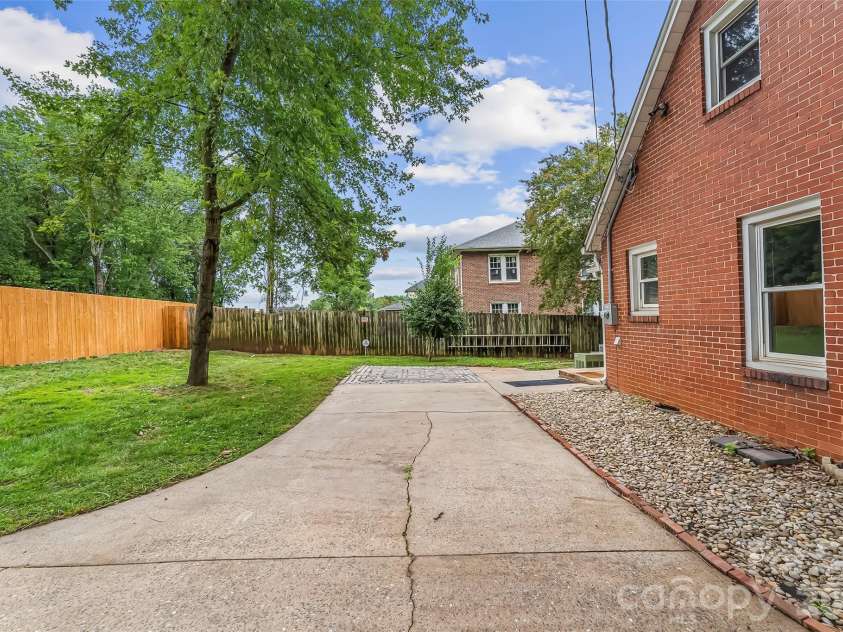 105 Anderson Street, Morganton, NC 28655.  MLS# CAR4407204, YatesRealty ID 42659. 