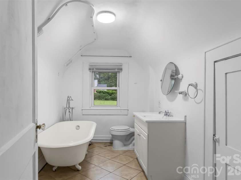 105 Anderson Street, Morganton, NC 28655.  MLS# CAR4407204, YatesRealty ID 42659. Primary Bath