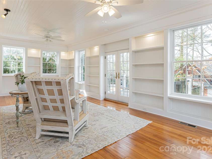 1 Evelyn Place, Asheville, NC 28801.  MLS# CAR4225059, YatesRealty ID 4266. 